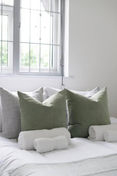 2 Bedroom Modern Urban Sanctuary 1Cc - Cherrydeal London Eksteriør bilde